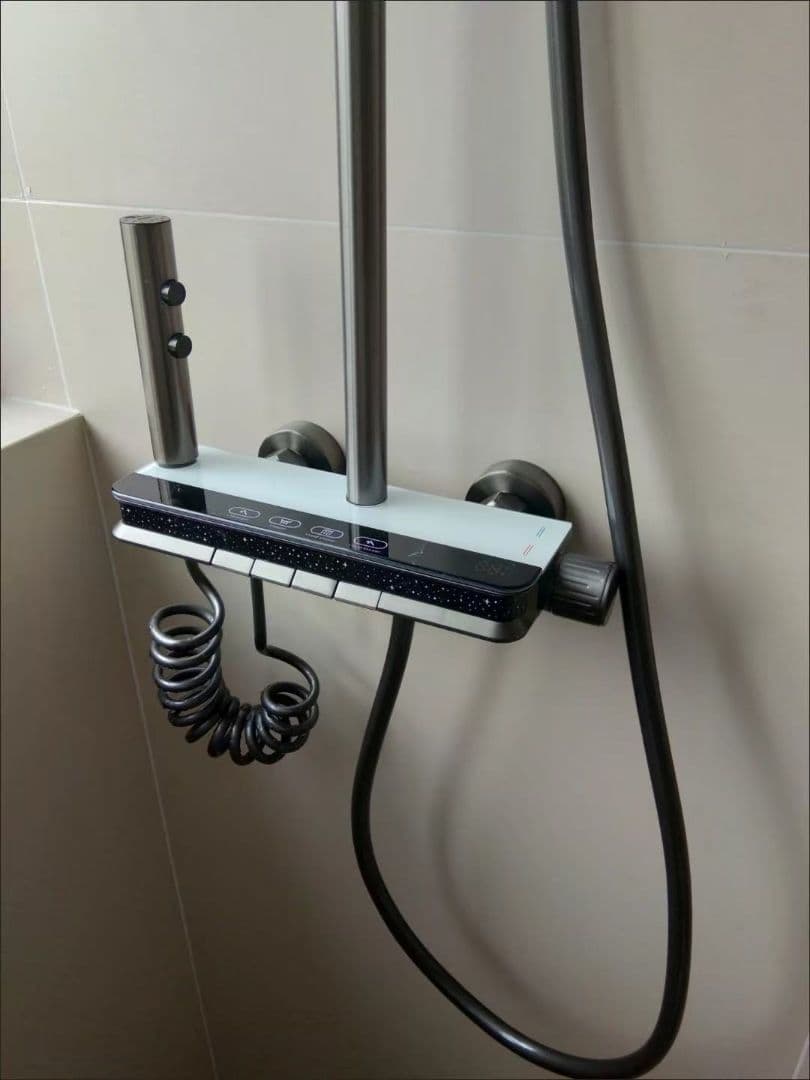 シャワーセット シルバー/ブラック 壁掛け式