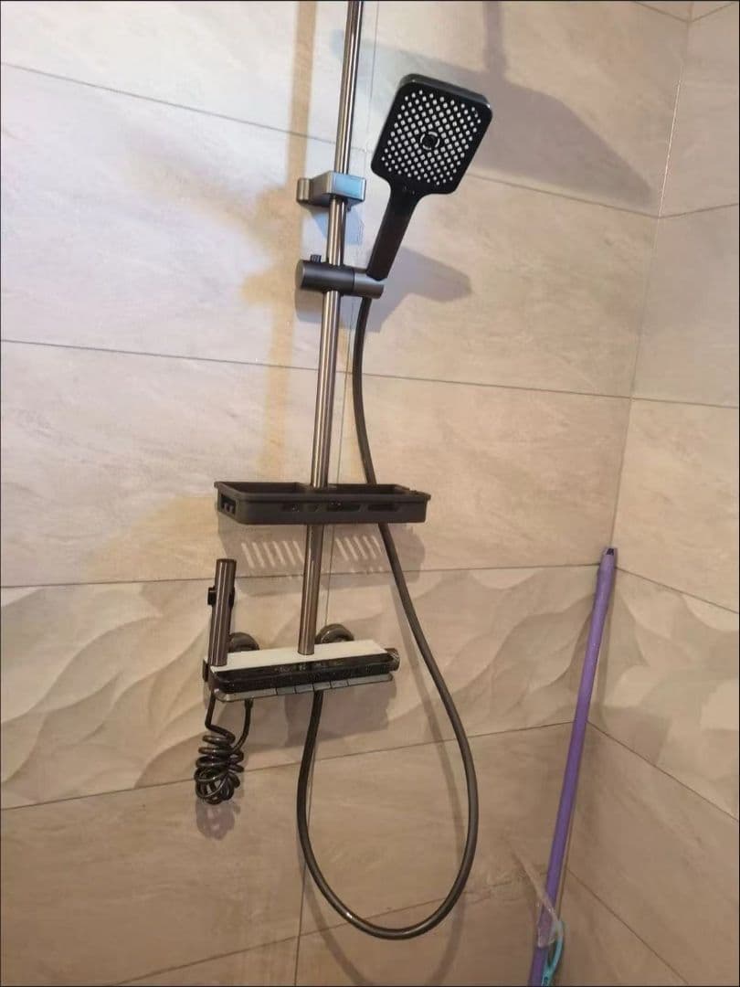 シャワーセット シルバー/ブラック 壁掛け式