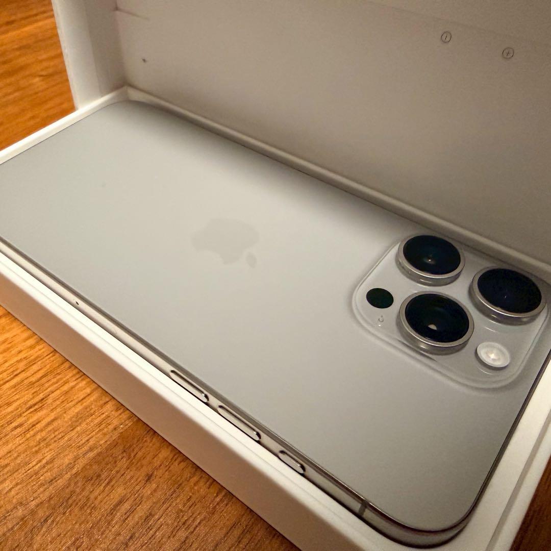 Apple iPhone 15 Pro Max ナチュラルチタニウム 本体