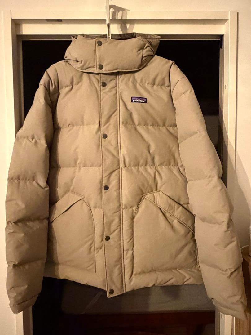 Patagonia ベージュ ダウンジャケット フード付き
