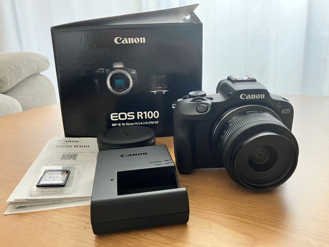 Canon EOS R100 一眼レフカメラ　SDカード付き。