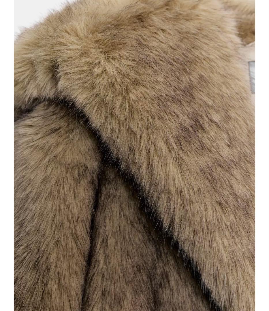 ネ*ん様 タグ付き新品★ZARAのフェイクファーフード付きコート★M-L★ライト