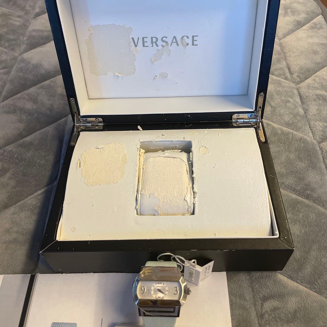【新品】VERSACE ホワイトレザー アナログ時計