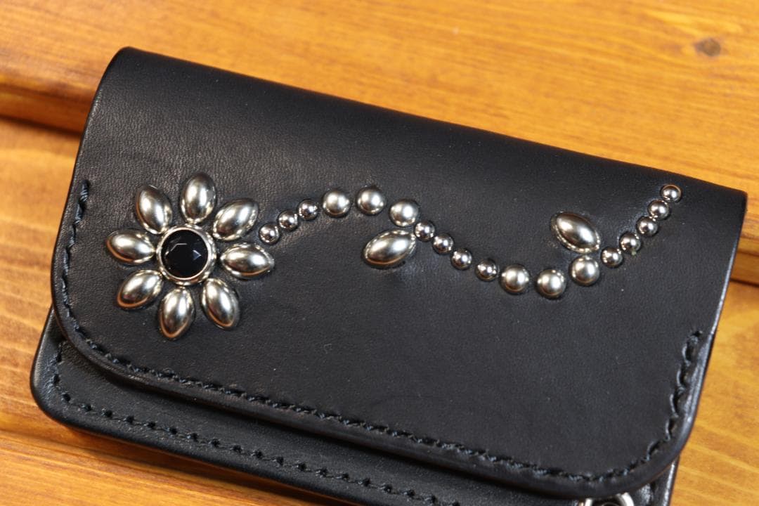 フラワースタッズ ミニトラッカーウォレット ハトメ小判カン付き