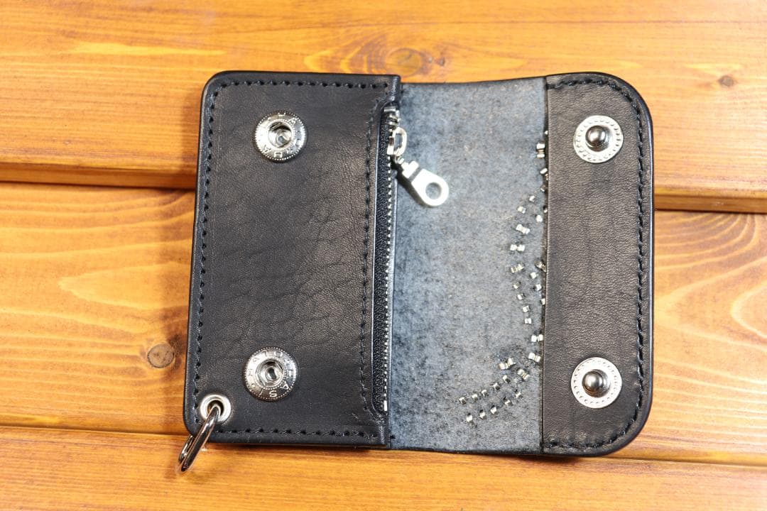 フラワースタッズ ミニトラッカーウォレット ハトメ小判カン付き