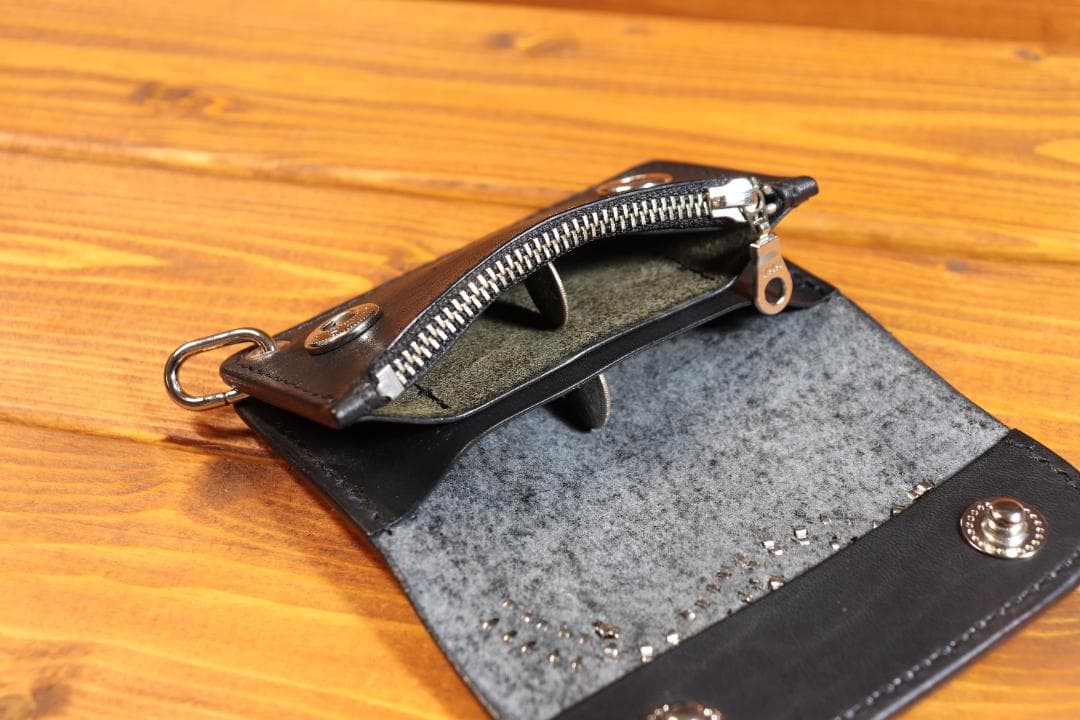 フラワースタッズ ミニトラッカーウォレット ハトメ小判カン付き