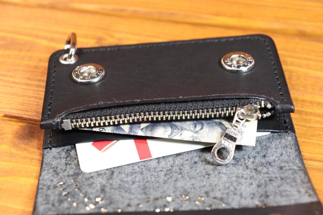 フラワースタッズ ミニトラッカーウォレット ハトメ小判カン付き