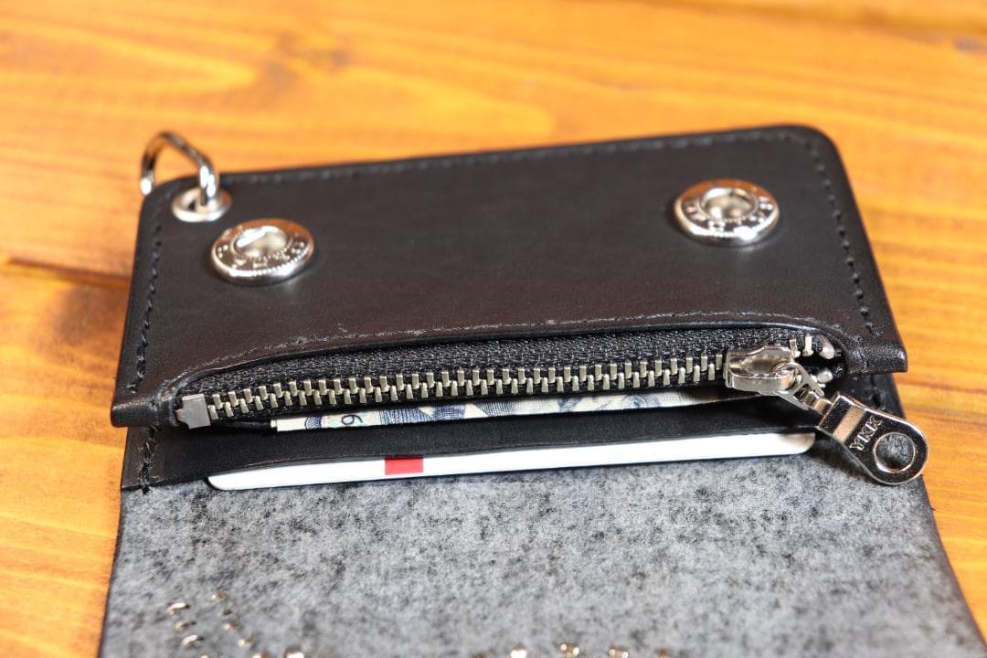 フラワースタッズ ミニトラッカーウォレット ハトメ小判カン付き