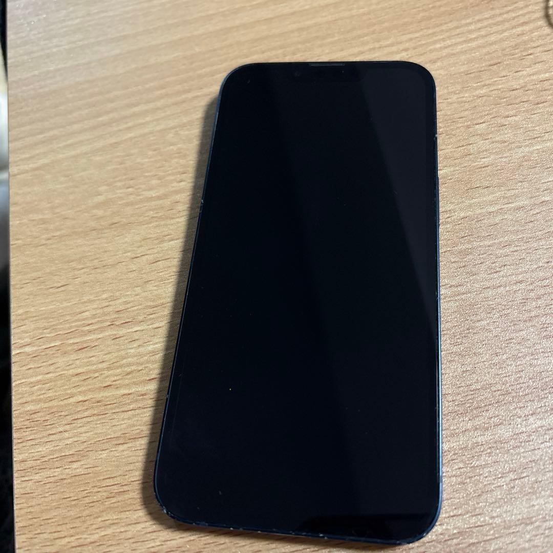 Apple iPhone 13 ミッドナイト　背面割れあり