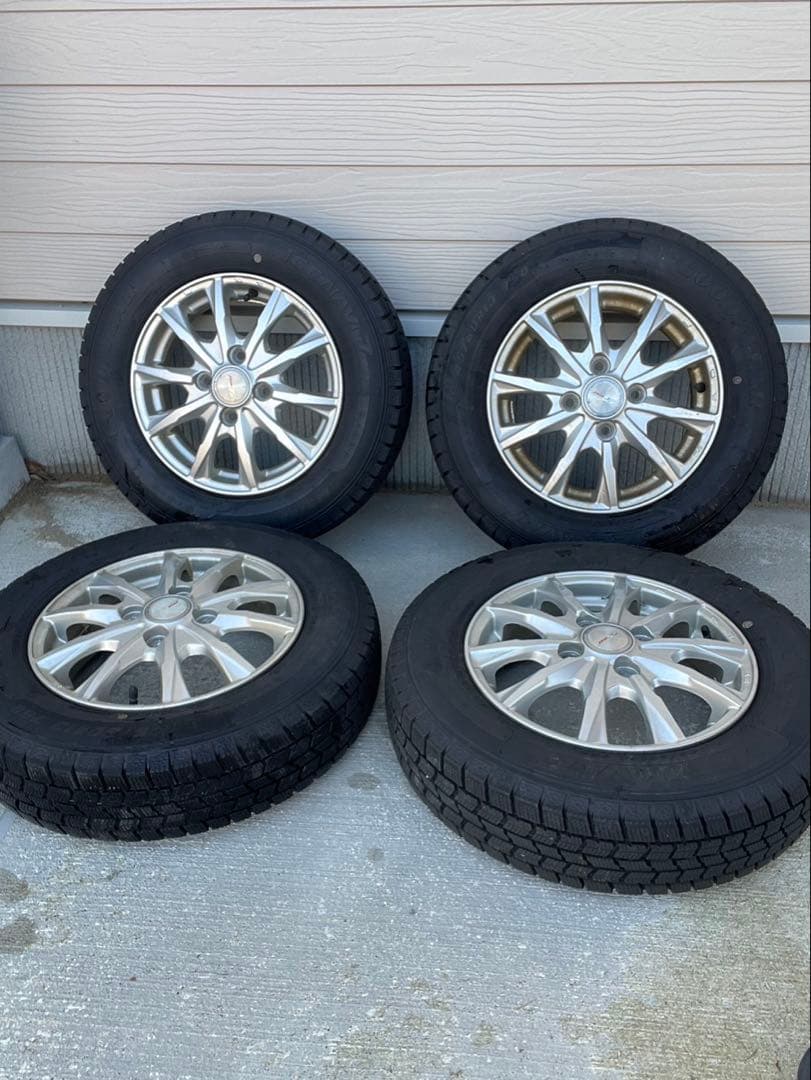 13インチ　ホイール付きスタッドレスタイヤ