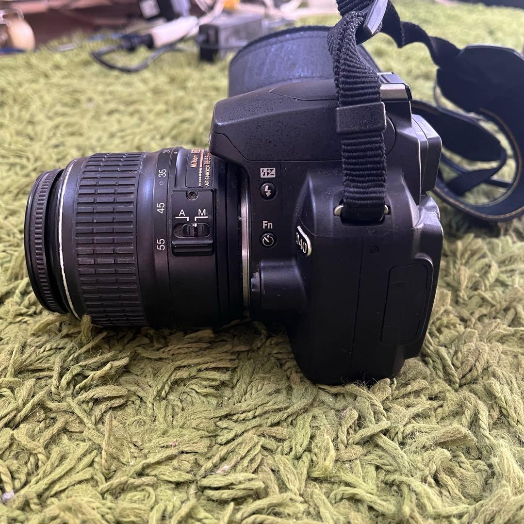 Nikon D40 デジタル一眼レフカメラ