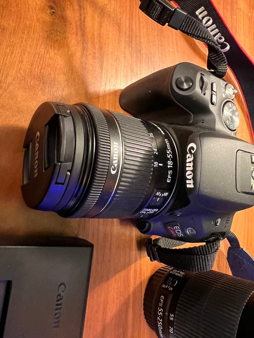 【最終お値下げ！】Canon EOS Kiss X9 ダブルズームキット 一眼