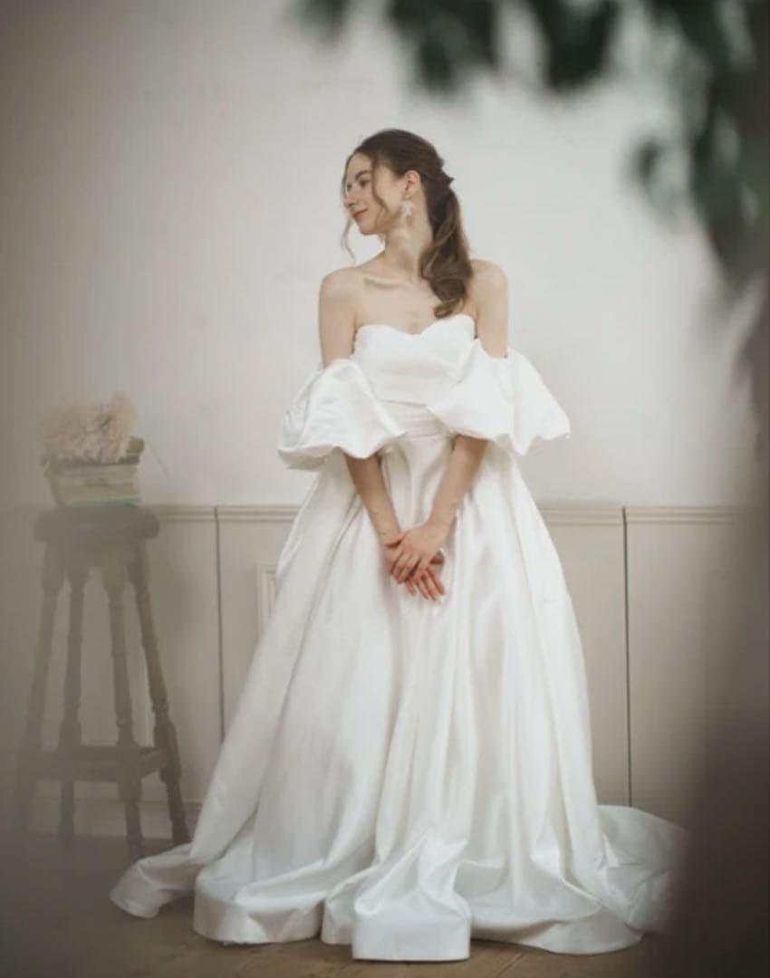 【ドレスプロダクション】W257 パフスリーブ Aラインドレス　トレーン付き