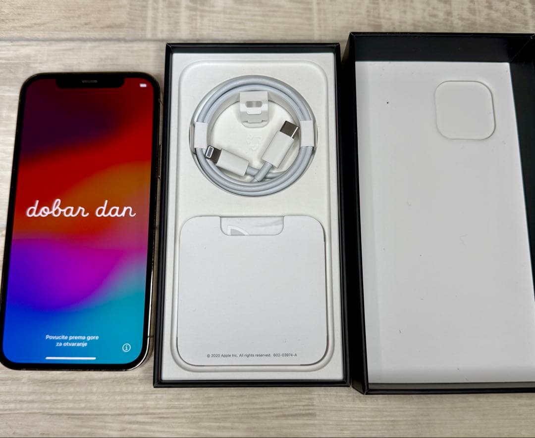 ⭐︎フフ⭐︎Apple iPhone 12 Pro 256GBゴールド 背面割