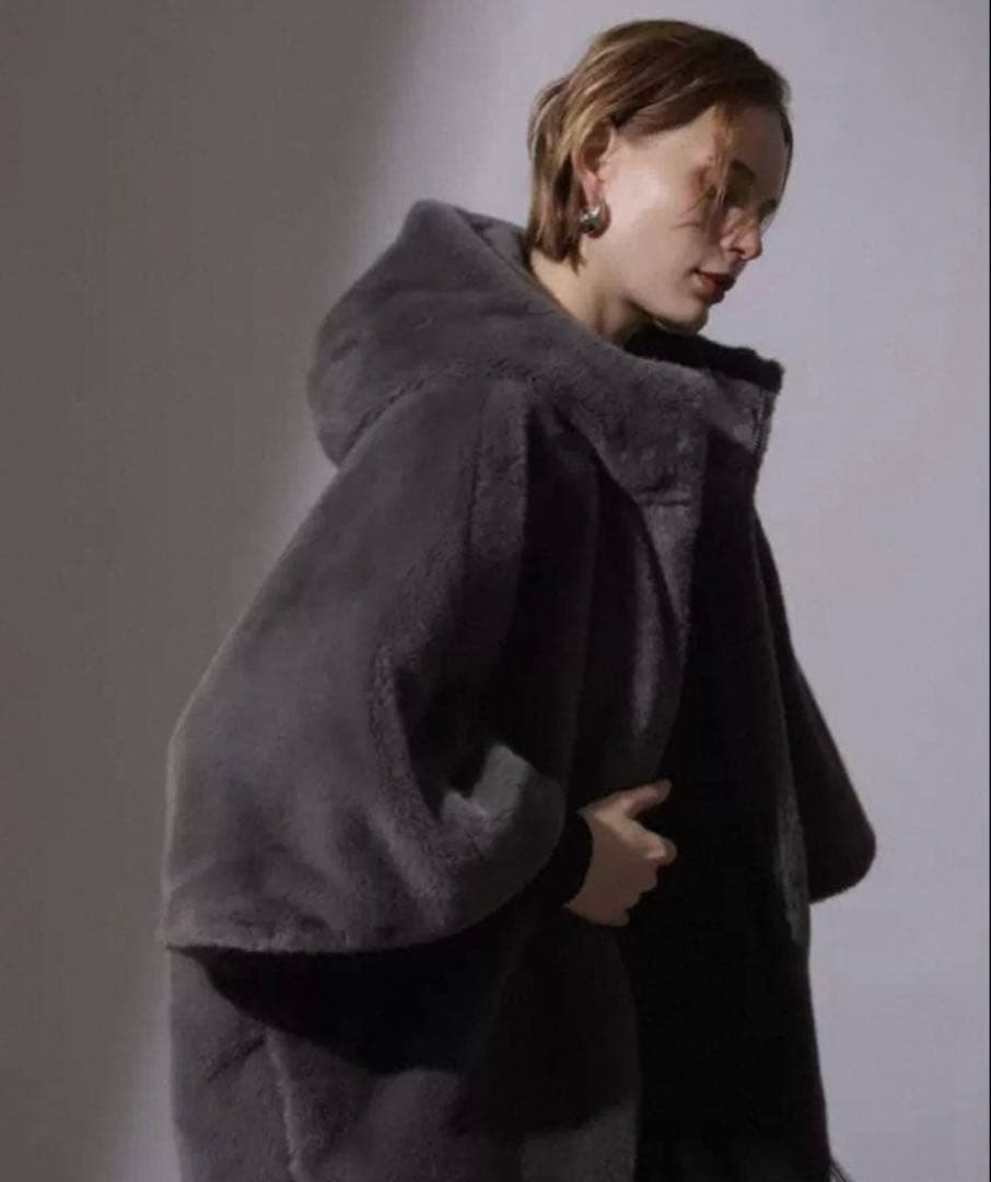 CADUNEチャコールグレーファーコート