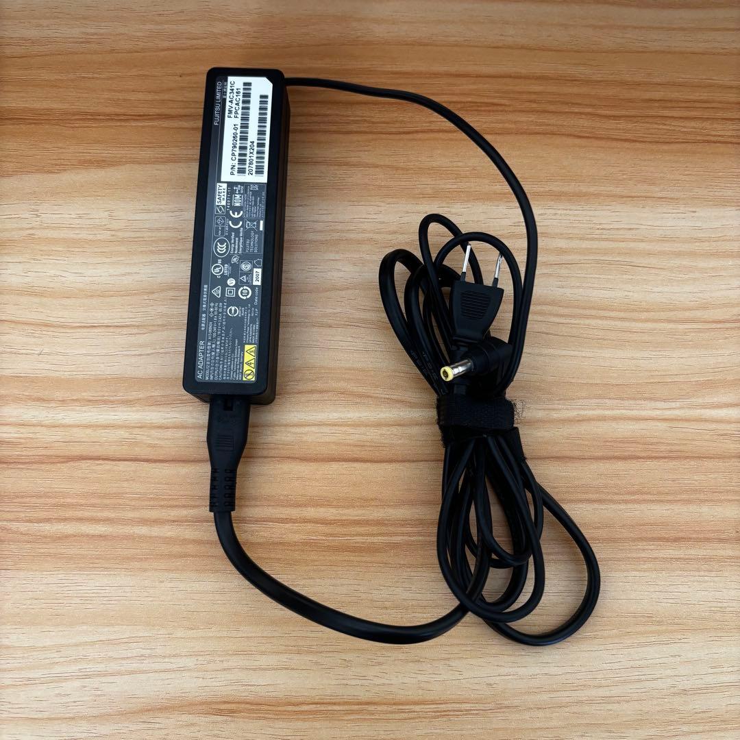 【FUJITSU】ノートPC i5搭載 メモリ8GBSSD256GB／Win11