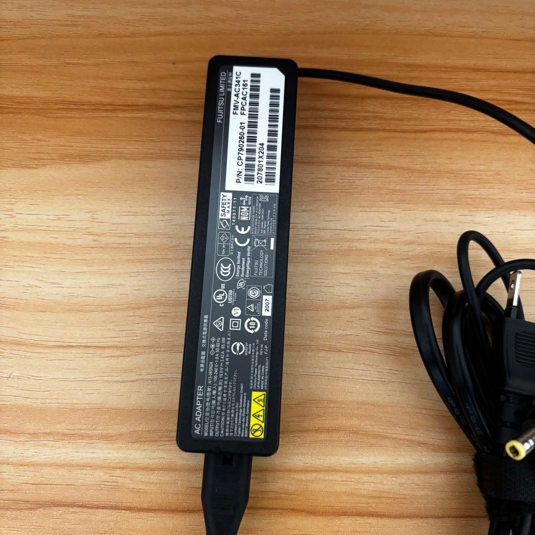 【FUJITSU】ノートPC i5搭載 メモリ8GBSSD256GB／Win11