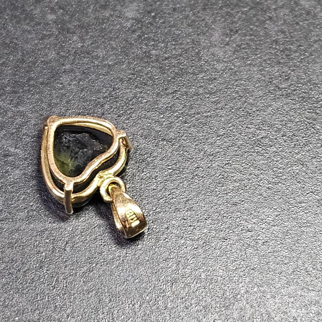 【k18】　希少　モルダバイト　ペンダントトップ 18金　隕石
