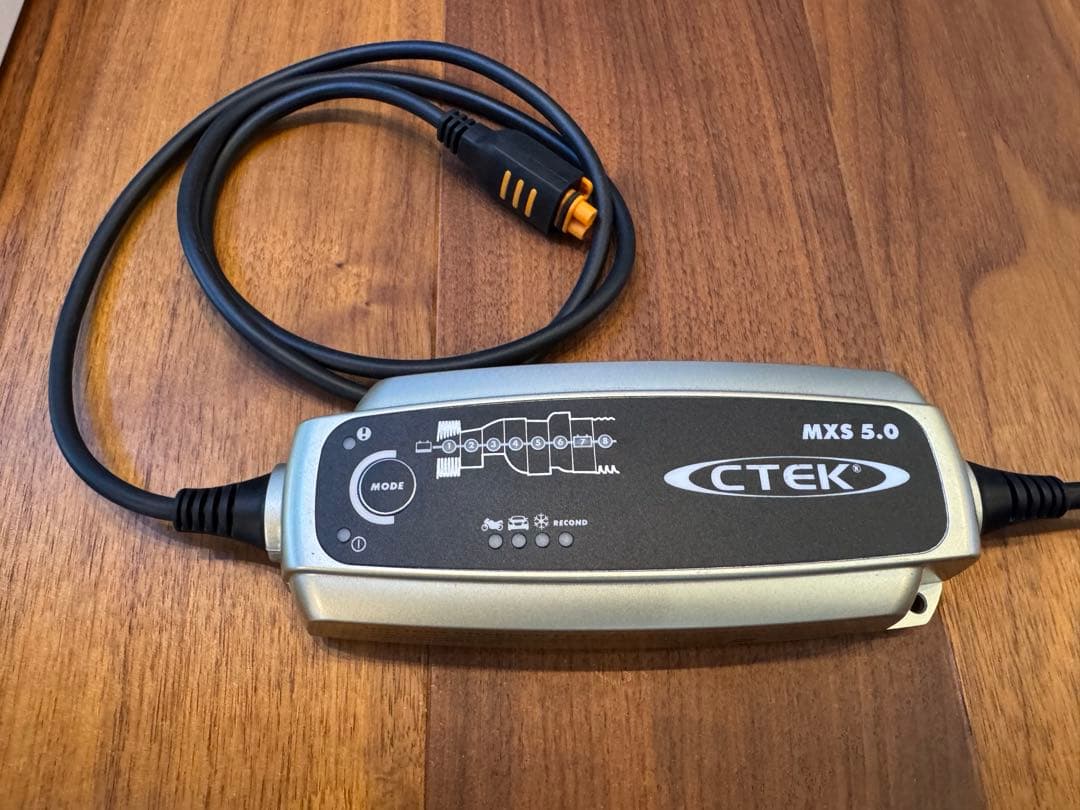 CTEK バッテリーチャージャー MXS5.0JP 国内版 純正オプション付き
