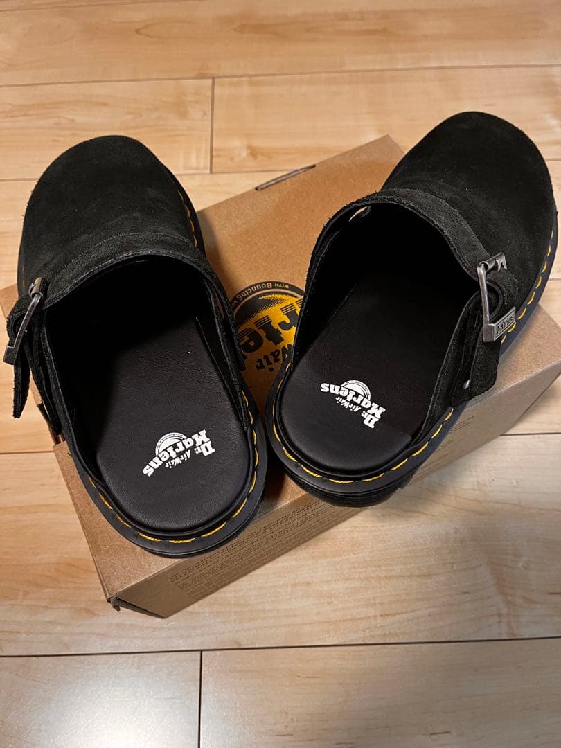 Dr. Martens ブラック スエード クロッグサンダル