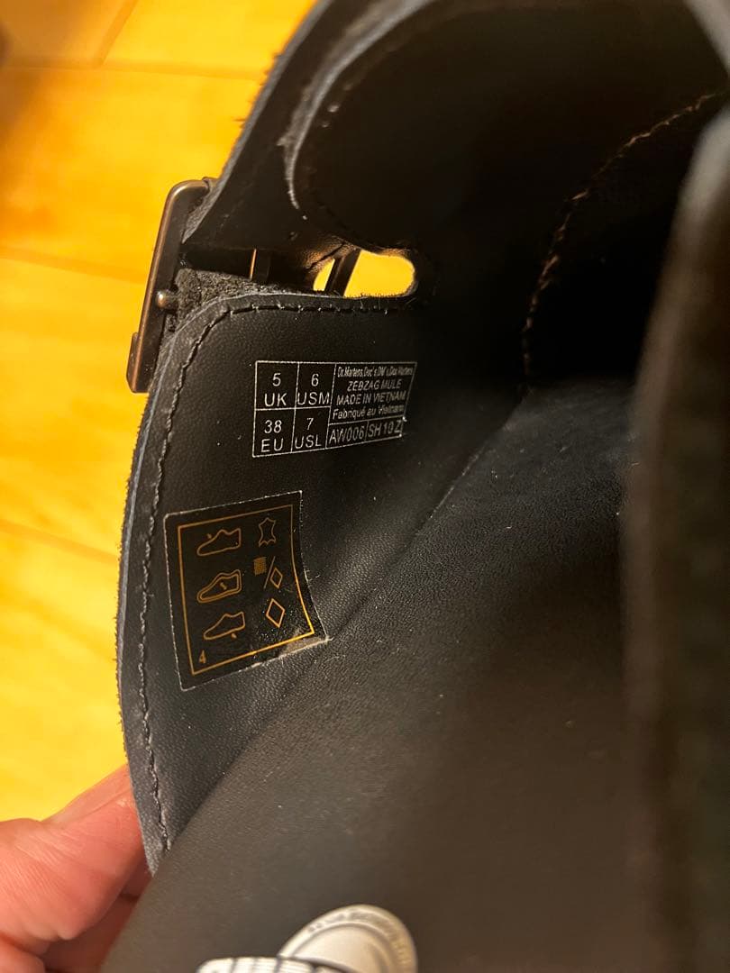 Dr. Martens ブラック スエード クロッグサンダル