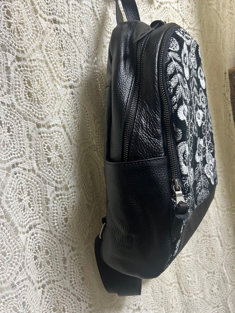 50820Ｄミナペルホネンハーフハンドメイド本革リュック swingガーデン