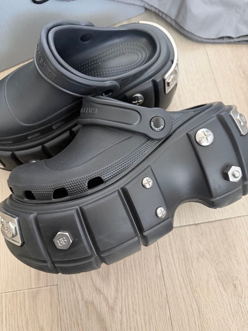 靴 balenciaga hard crocs 39