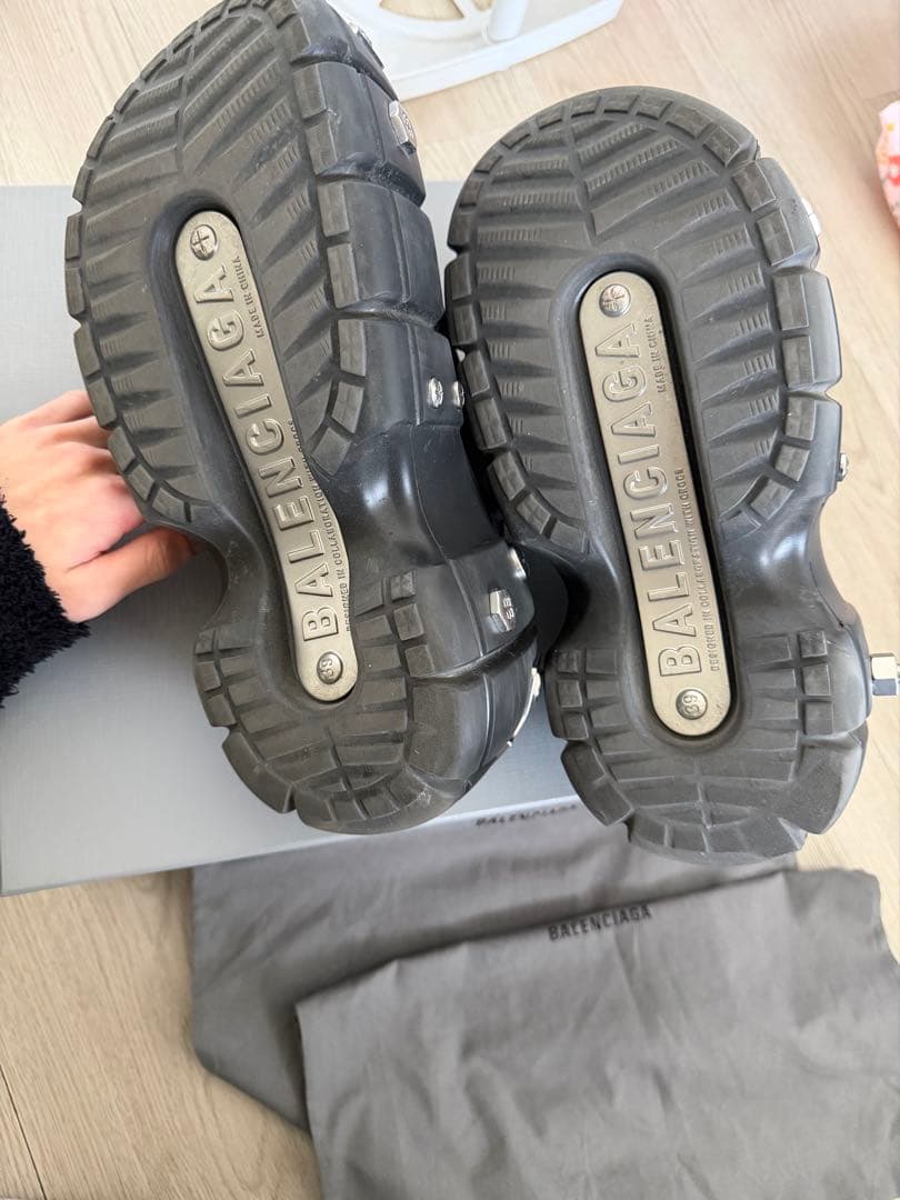 靴 balenciaga hard crocs 39