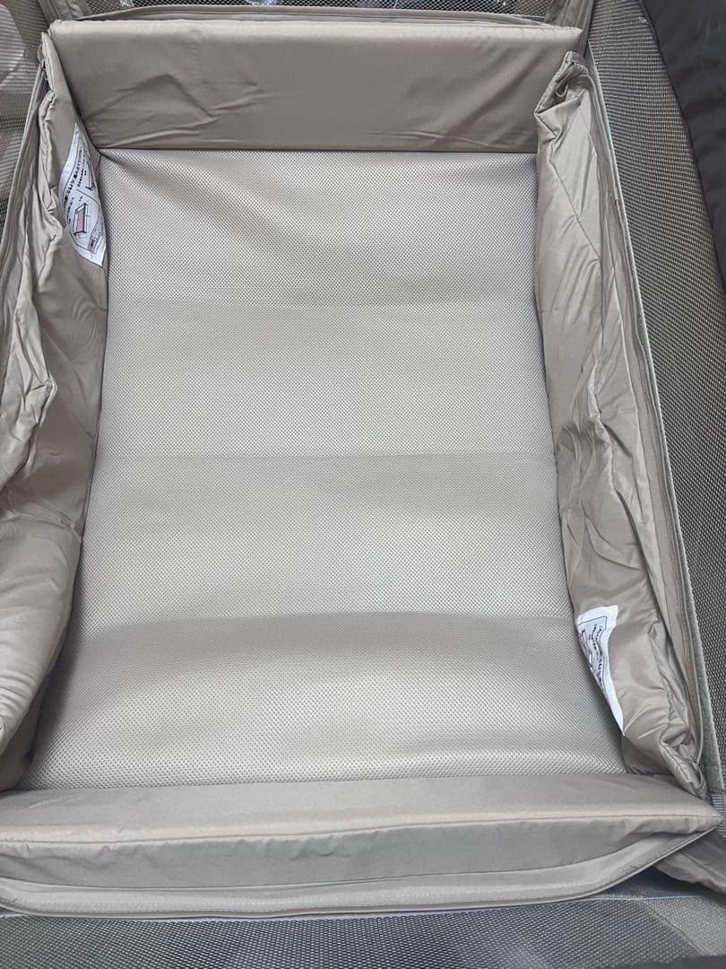 美品】アップリカ ココネルエアー ココアBR コンパクト折りたたみベビーベッド