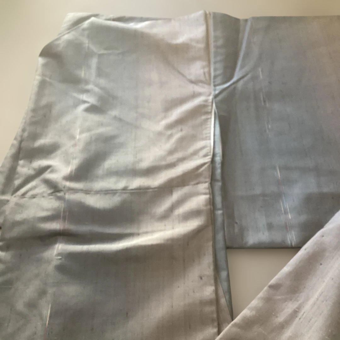 高級紬地　袷小紋　ブルーグレーからベージュへのグラデーション　高度な技術の縦筋