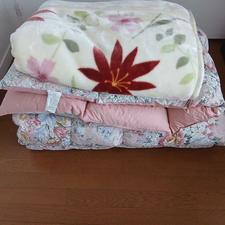 羽根布団　敷き、掛け　毛布　三点セット