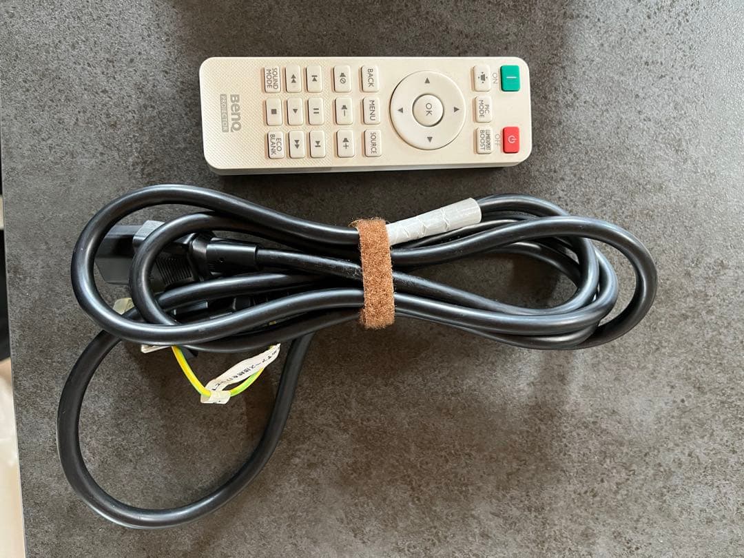 BenQ TH671ST プロジェクター 1080p ゲーミング対応 中古