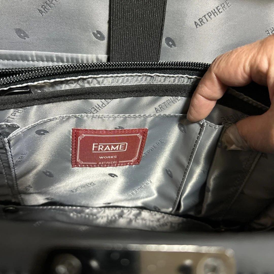 ARTPHERE ブラック ショルダーバッグ