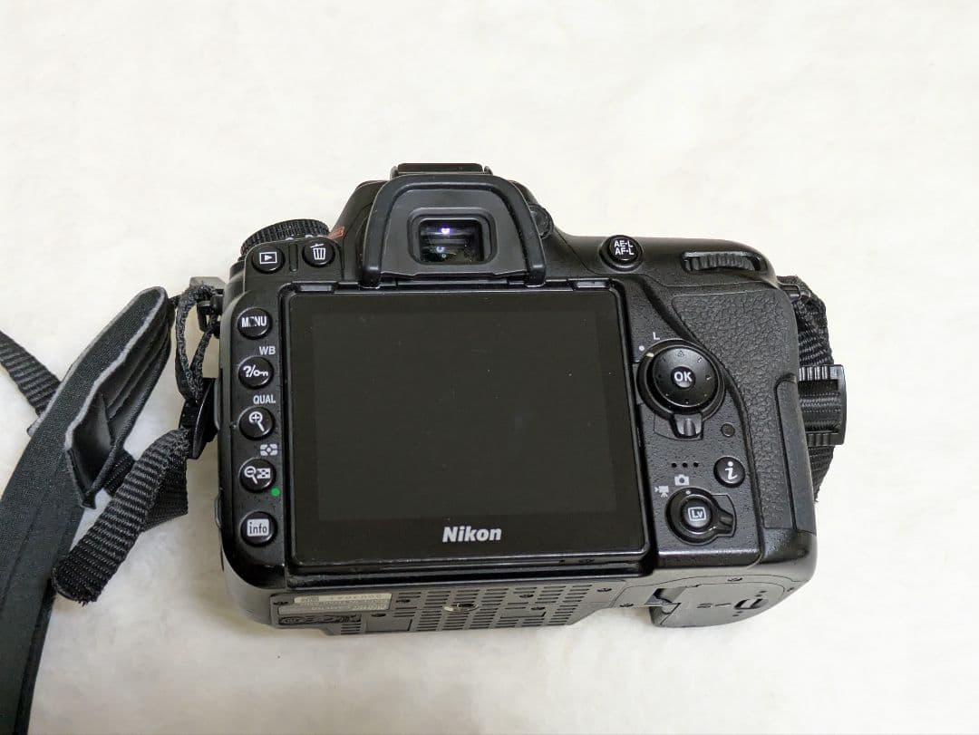Nikon D7500 本体と付属品　シャッターカウント62775