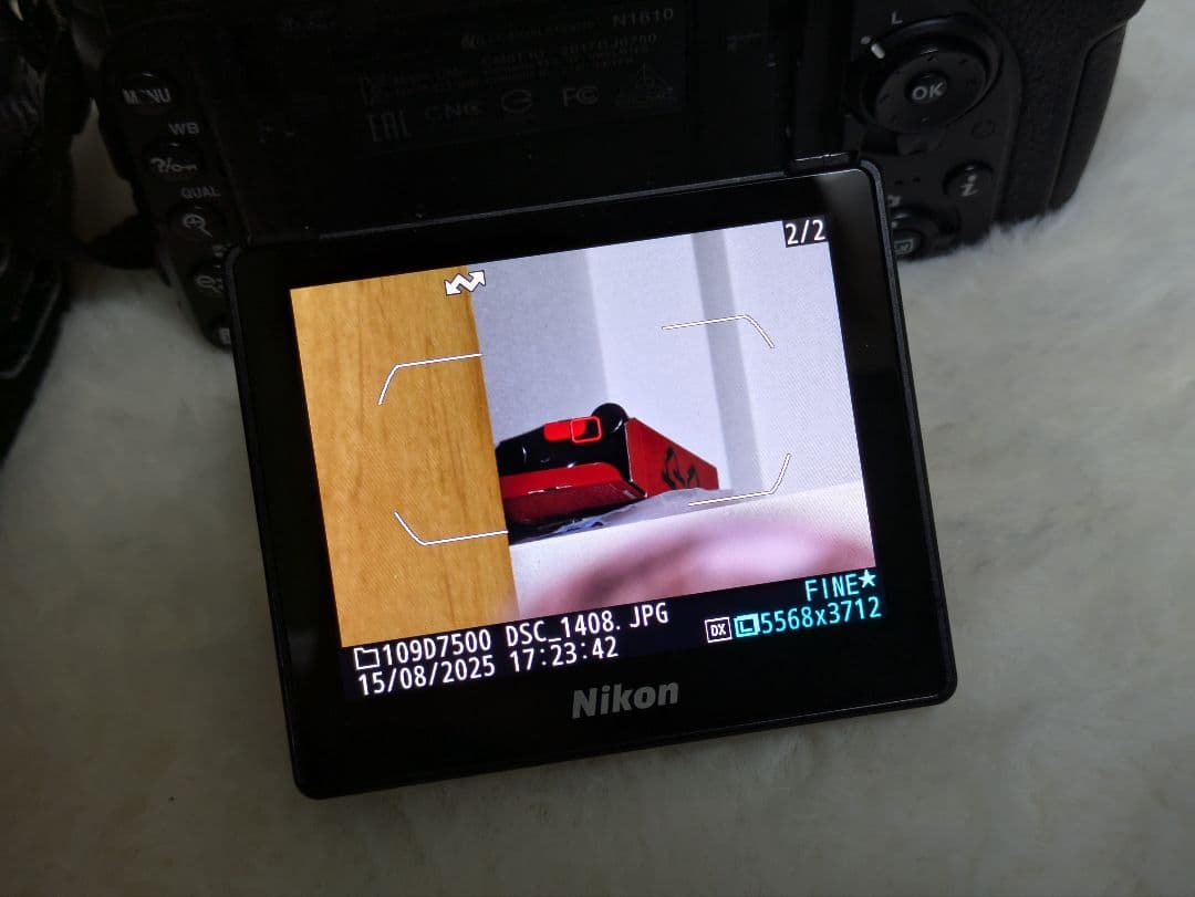 Nikon D7500 本体と付属品　シャッターカウント62775