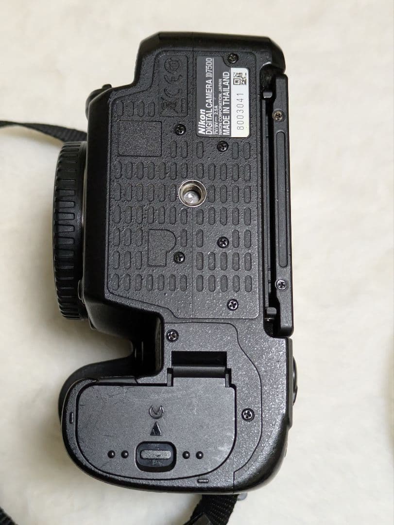 Nikon D7500 本体と付属品　シャッターカウント62775