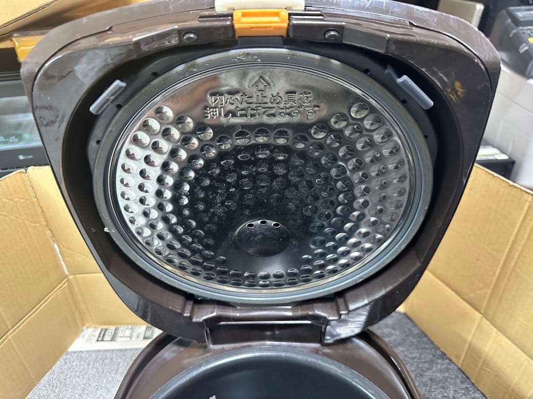 2022年製　IH炊飯ジャーZojirushi NW-VC18 炊飯容量1.8L