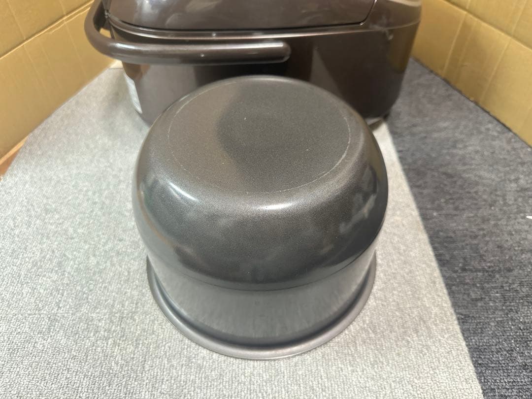 2022年製　IH炊飯ジャーZojirushi NW-VC18 炊飯容量1.8L