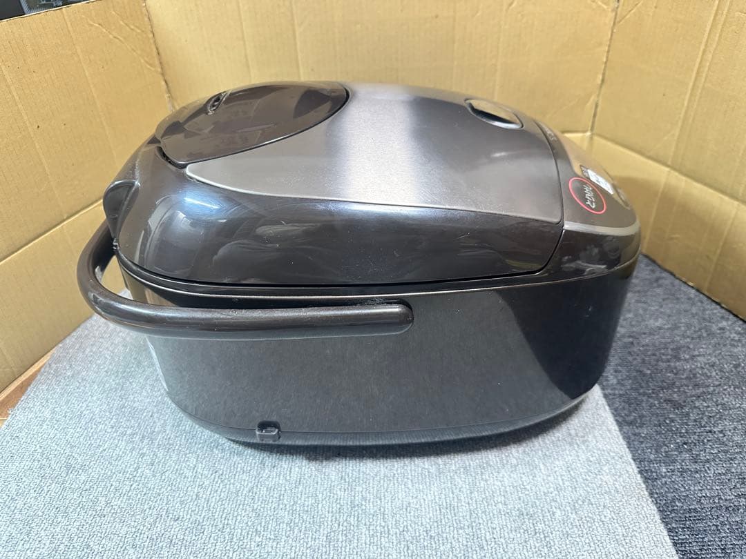 2022年製　IH炊飯ジャーZojirushi NW-VC18 炊飯容量1.8L