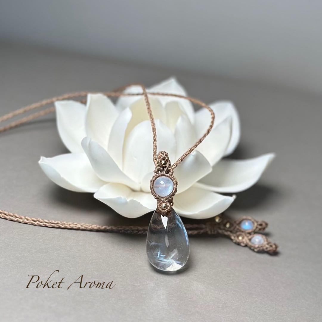 『純誌』ブルーエンジェルラダークォーツとブルームーンストーンのマクラメネックレス