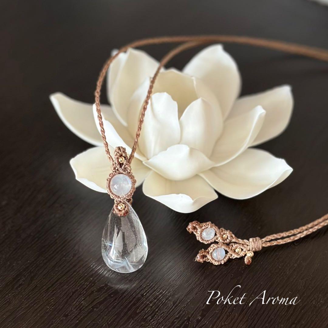 『純誌』ブルーエンジェルラダークォーツとブルームーンストーンのマクラメネックレス