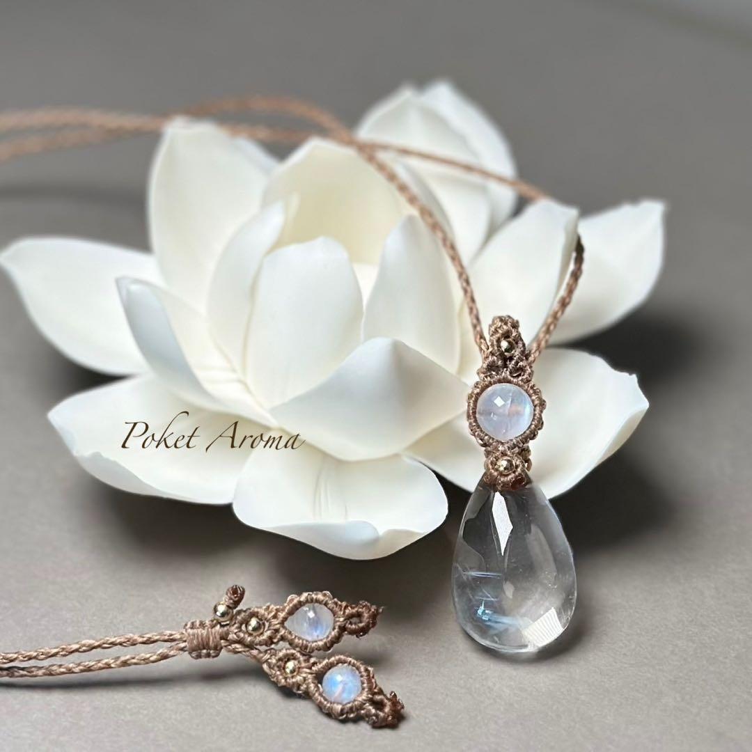 『純誌』ブルーエンジェルラダークォーツとブルームーンストーンのマクラメネックレス