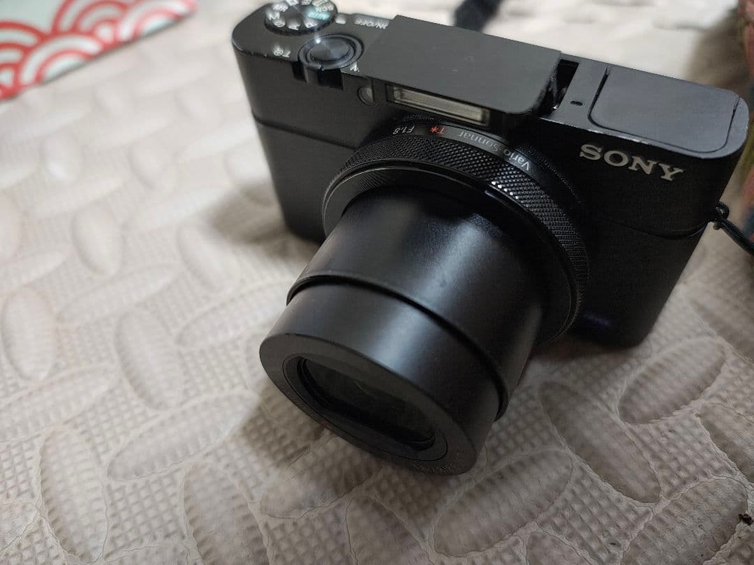 cyber-shot dsc-rx100m4　ソニー　デジカメ　デジタルカメラ