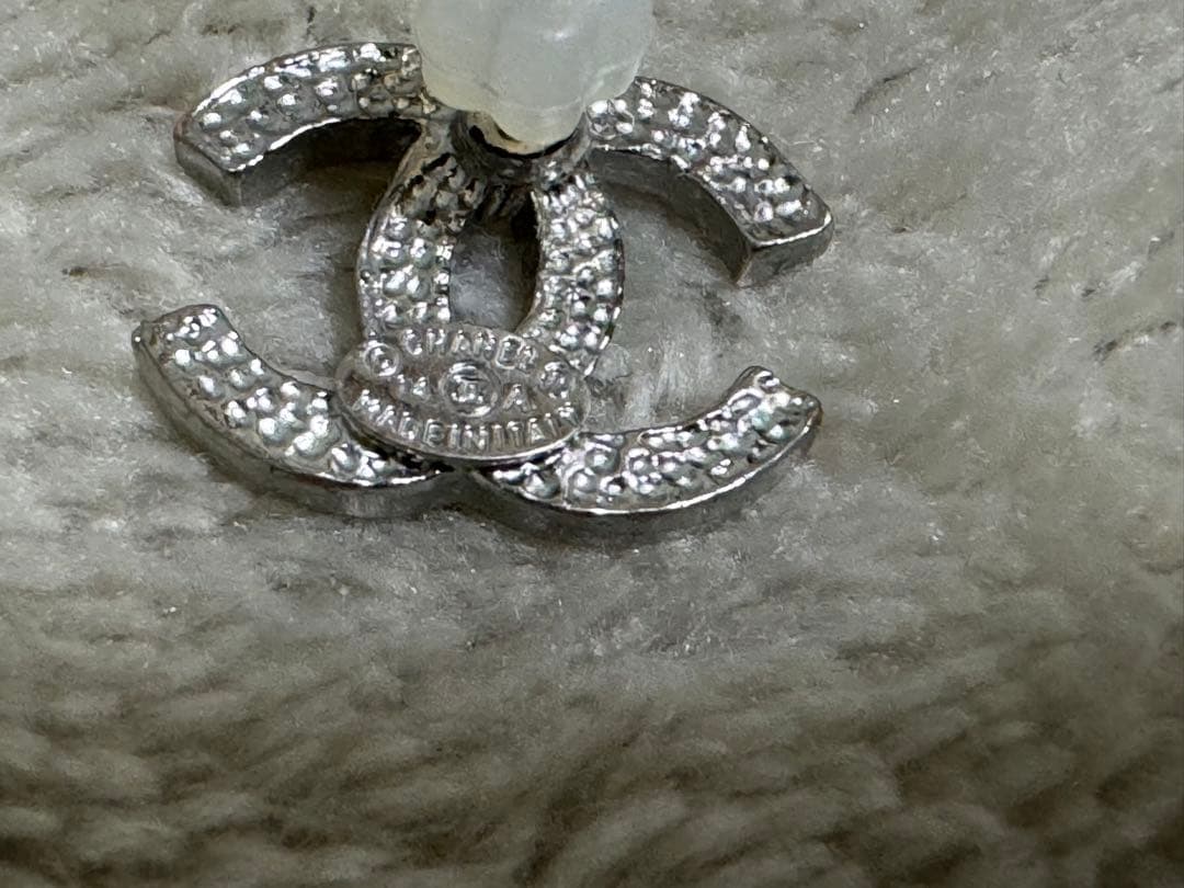 CHANEL シルバー ロゴピアス