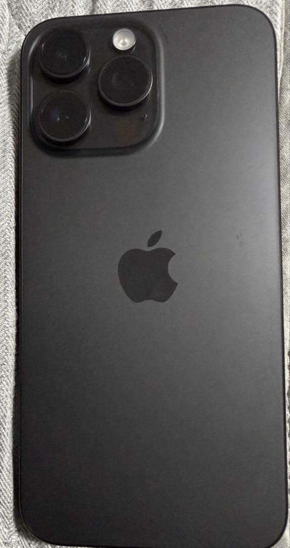 ブラックチタニアムのiPhone 15Promax 256gb