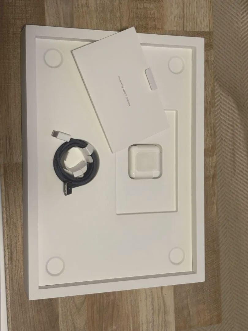 【ほぼ新品】Apple MacBook Air m2 15.4インチ　256GB