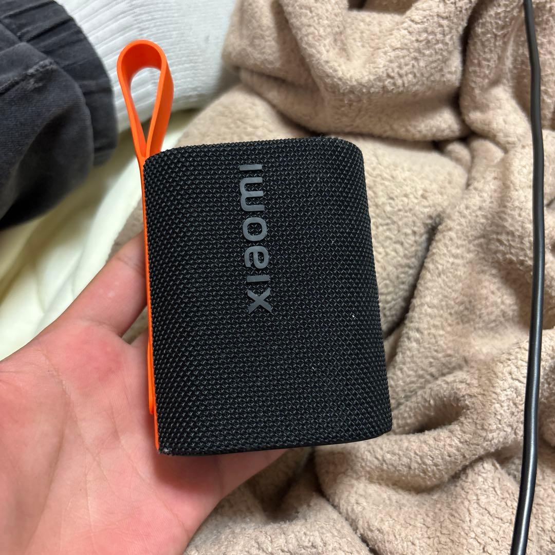 xioelix ワイヤレススピーカー 黒とオレンジ