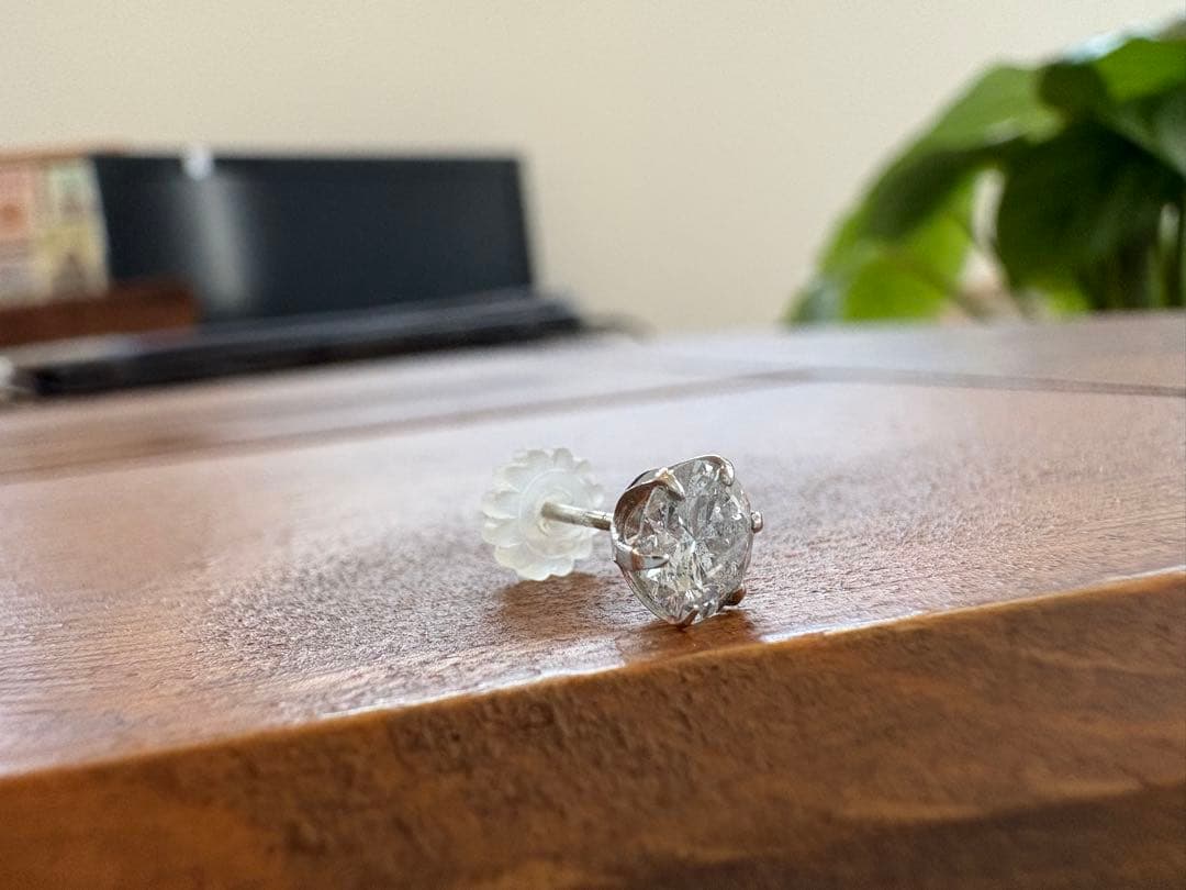 0.56ct PT天然ダイヤモンドピアス片耳　中央宝石研究所鑑定書付き