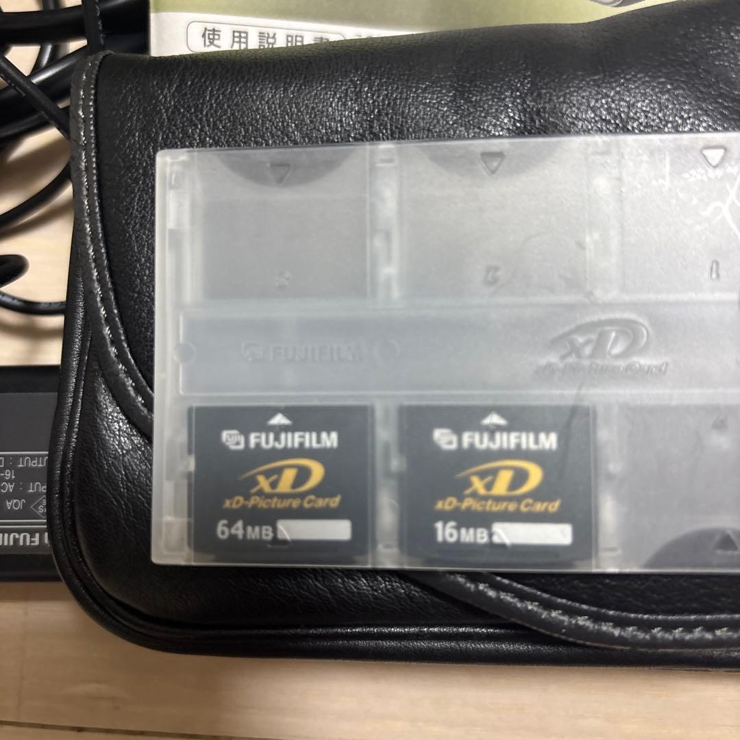 【動作確認済】フジフィルムFUJIFILM F410 デジカメ XDカード２枚