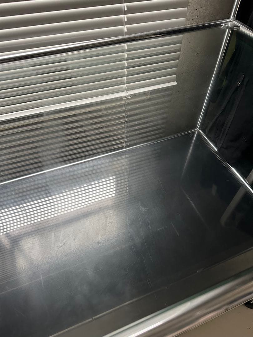 USMハラー　タイムセール　ガラス3田キャビネット キャスター付き　ブラック